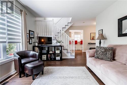 13 Mccaffery Crescent, St. Catharines, ON - Indoor Photo Showing Living Room