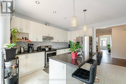 72 Russell Creek Drive, Brampton, ON - Indoor Photo Showing Kitchen With Upgraded Kitchen