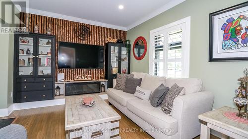 159 Colborne Street W, Orillia, ON - Indoor Photo Showing Living Room