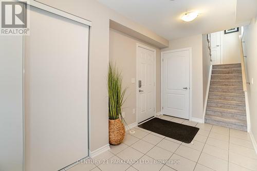 18 Wimshaw Lane, Whitchurch-Stouffville (Stouffville), ON - Indoor Photo Showing Living Room