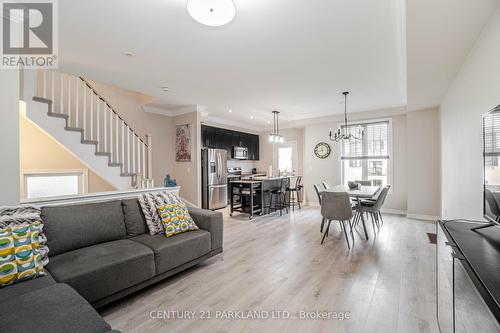 18 Wimshaw Lane, Whitchurch-Stouffville, ON - Indoor Photo Showing Living Room