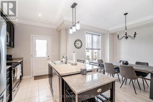 18 Wimshaw Lane, Whitchurch-Stouffville, ON - Indoor Photo Showing Kitchen With Stainless Steel Kitchen With Double Sink With Upgraded Kitchen