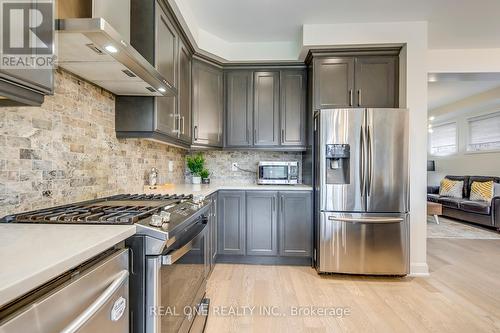 3129 Riverpath Common, Oakville, ON - Indoor Photo Showing Kitchen With Upgraded Kitchen