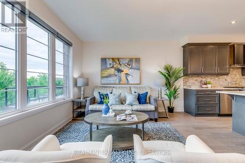 3129 Riverpath Common, Oakville, ON - Indoor Photo Showing Living Room