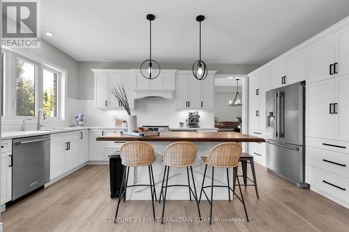 114 Old Field Lane, Central Elgin (Port Stanley), ON - Indoor Photo Showing Kitchen With Stainless Steel Kitchen With Upgraded Kitchen