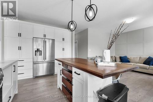 114 Old Field Lane, Central Elgin (Port Stanley), ON - Indoor Photo Showing Kitchen