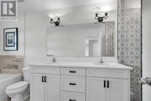 114 Old Field Lane, Central Elgin (Port Stanley), ON - Indoor Photo Showing Bathroom