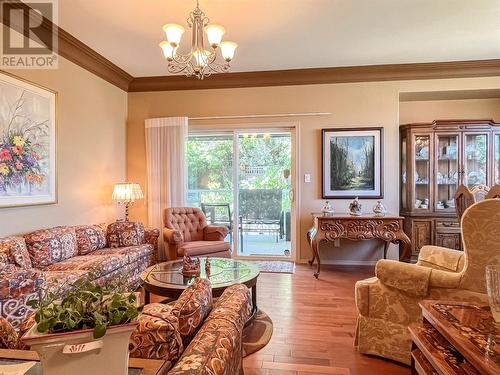 3808 Cypress Hills Drive, Osoyoos, BC - Indoor Photo Showing Living Room