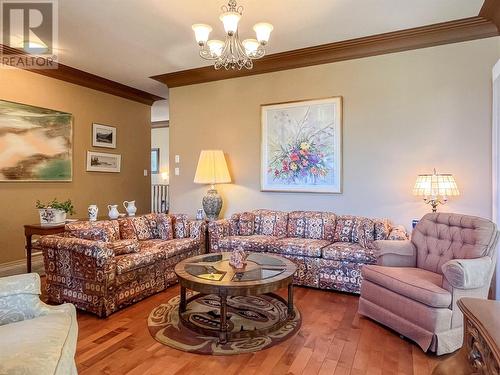 3808 Cypress Hills Drive, Osoyoos, BC - Indoor Photo Showing Living Room