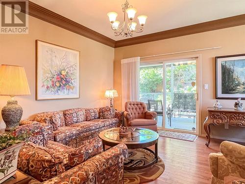 3808 Cypress Hills Drive, Osoyoos, BC - Indoor Photo Showing Living Room