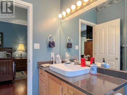 3808 Cypress Hills Drive, Osoyoos, BC - Indoor Photo Showing Bathroom