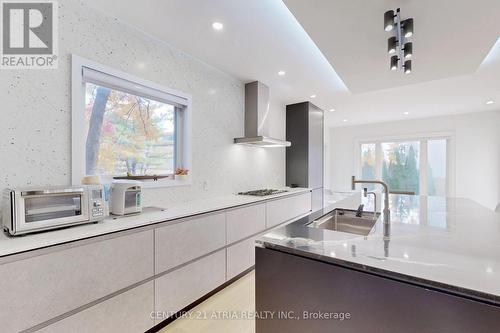 225 Dunview Avenue, Toronto C14, ON - Indoor Photo Showing Kitchen With Upgraded Kitchen