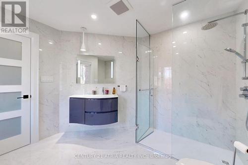 225 Dunview Avenue, Toronto C14, ON - Indoor Photo Showing Bathroom