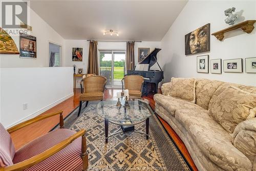 77 Crosswinds, Kingsville, ON - Indoor Photo Showing Living Room