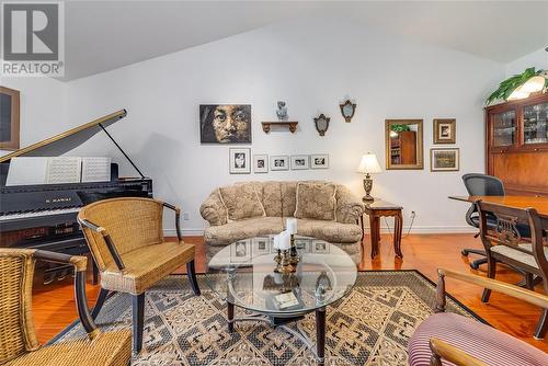 77 Crosswinds, Kingsville, ON - Indoor Photo Showing Living Room