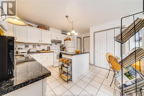 77 Crosswinds, Kingsville, ON - Indoor Photo Showing Kitchen