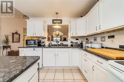 77 Crosswinds, Kingsville, ON - Indoor Photo Showing Kitchen