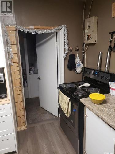 208 1St Street W, Frontier, SK - Indoor Photo Showing Kitchen