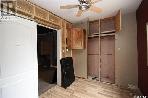 208 1St Street W, Frontier, SK - Indoor