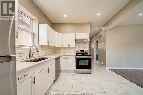919 Pierre Avenue, Windsor, ON - Indoor Photo Showing Kitchen With Upgraded Kitchen