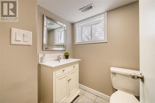 919 Pierre Avenue, Windsor, ON - Indoor Photo Showing Bathroom