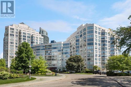 921 - 2261 Lake Shore Boulevard W, Toronto, ON - Outdoor With Facade