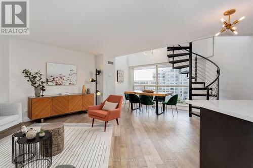 921 - 2261 Lake Shore Boulevard W, Toronto, ON - Indoor Photo Showing Living Room