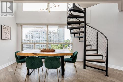 921 - 2261 Lake Shore Boulevard W, Toronto, ON - Indoor Photo Showing Dining Room