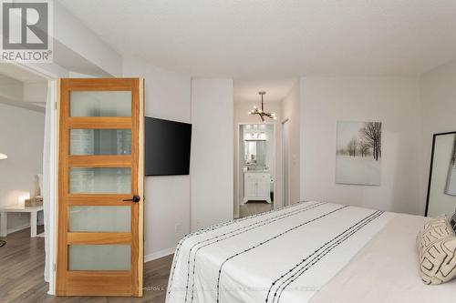 921 - 2261 Lake Shore Boulevard W, Toronto, ON - Indoor Photo Showing Bedroom