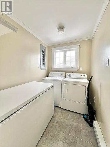 81 Maple Street, Badger, NL - Indoor Photo Showing Laundry Room