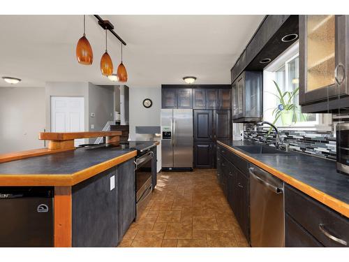 325 4Th Avenue, Kimberley, BC - Indoor Photo Showing Kitchen