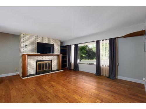 325 4Th Avenue, Kimberley, BC - Indoor Photo Showing Living Room With Fireplace