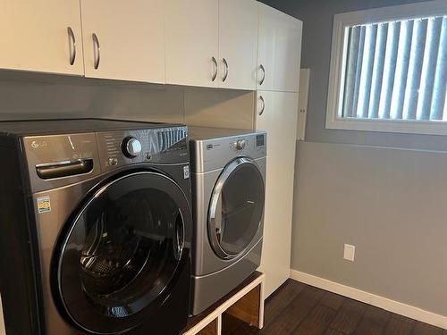 325 4Th Avenue, Kimberley, BC - Indoor Photo Showing Laundry Room