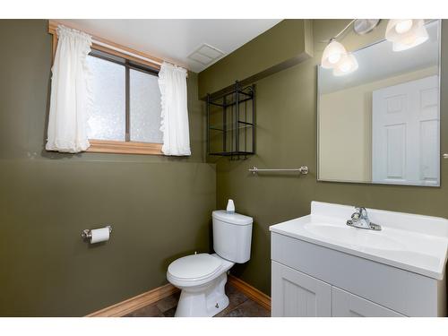 325 4Th Avenue, Kimberley, BC - Indoor Photo Showing Bathroom