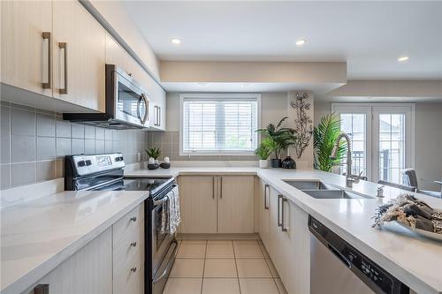 2441 Greenwich Drive|Unit #125, Oakville, ON - Indoor Photo Showing Kitchen With Double Sink