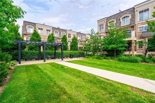 2441 Greenwich Drive|Unit #125, Oakville, ON - Outdoor