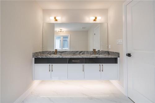 1458 Upper Sherman Avenue, Hamilton, ON - Indoor Photo Showing Bathroom