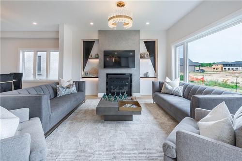 1458 Upper Sherman Avenue, Hamilton, ON - Indoor Photo Showing Living Room With Fireplace