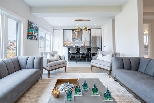1458 Upper Sherman Avenue, Hamilton, ON - Indoor Photo Showing Living Room
