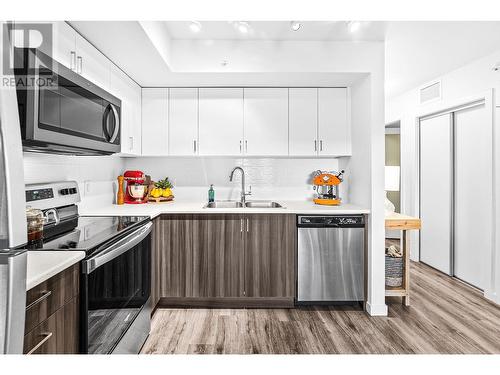 625 Academy Way Unit# Ph1, Kelowna, BC - Indoor Photo Showing Kitchen With Double Sink With Upgraded Kitchen
