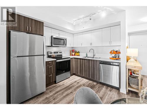 625 Academy Way Unit# Ph1, Kelowna, BC - Indoor Photo Showing Kitchen With Double Sink