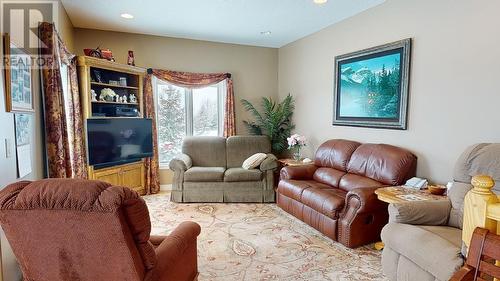 7001 S 253 Road, Fort St. John, BC - Indoor Photo Showing Living Room