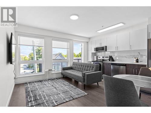 403 2551 Kingsway, Vancouver, BC - Indoor