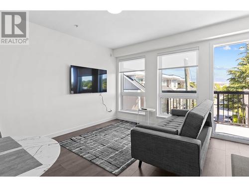 403 2551 Kingsway, Vancouver, BC - Indoor