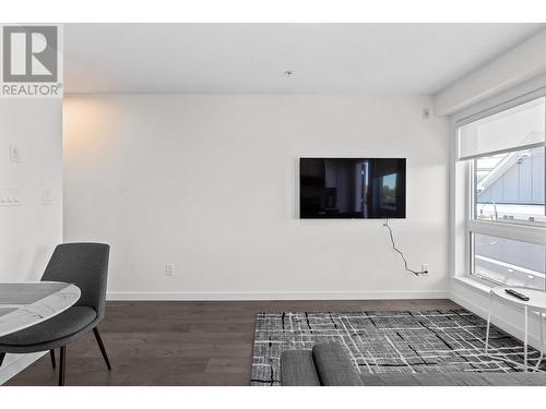 403 2551 Kingsway, Vancouver, BC - Indoor