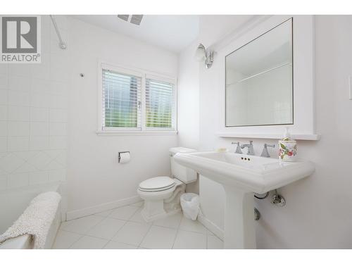 1829 Sw Marine Drive, Vancouver, BC - Indoor Photo Showing Bathroom