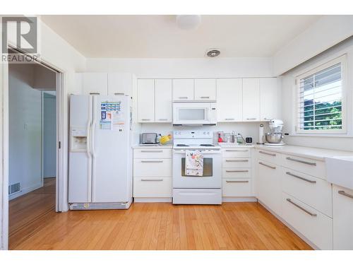 1829 Sw Marine Drive, Vancouver, BC - Indoor Photo Showing Kitchen