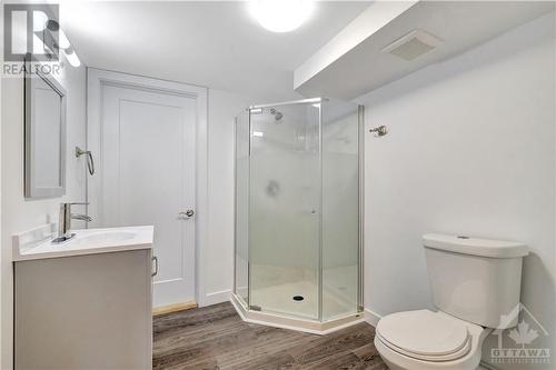 815 Norton Avenue Unit#B, Ottawa, ON - Indoor Photo Showing Bathroom