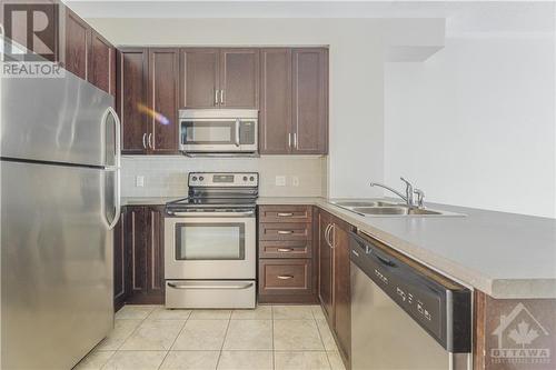 340 London Terrace, Ottawa, ON - Indoor Photo Showing Kitchen With Double Sink