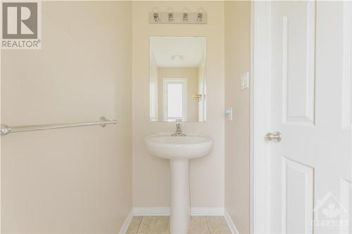 340 London Terrace, Ottawa, ON - Indoor Photo Showing Bathroom